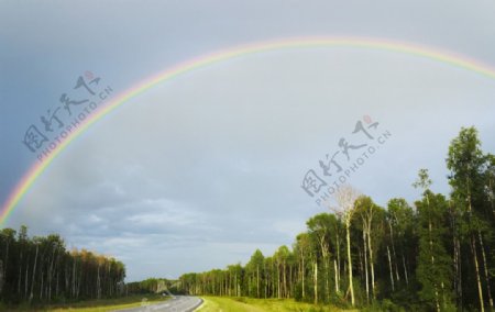 公路彩虹图片