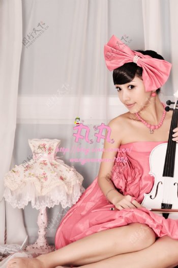 王丸丸粉色裙写真图片