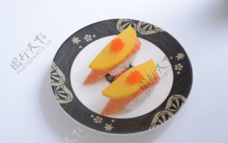 芒果三文鱼寿司图片