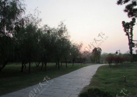 公园夕阳图片