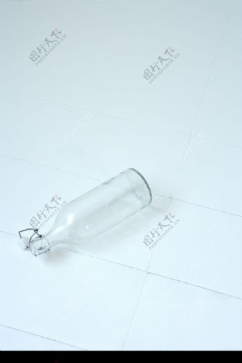 空玻璃瓶图片