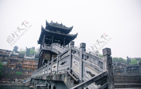 凤凰古城江边桥图片