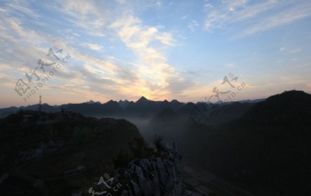 日出东山图片