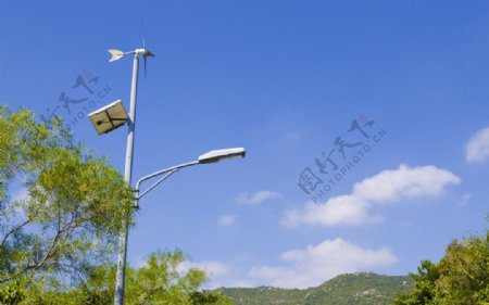 太阳能风力发电路灯图片