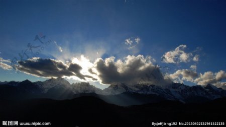 梅里雪山日落图片