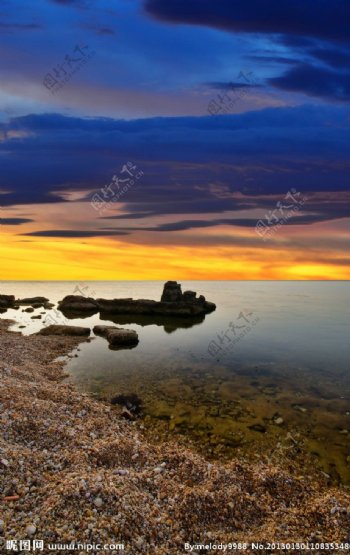 夕阳大海沙滩图片