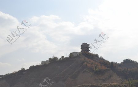 刘家峡山顶高塔图片