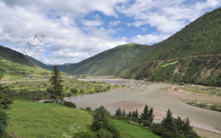 西藏高山河流图片