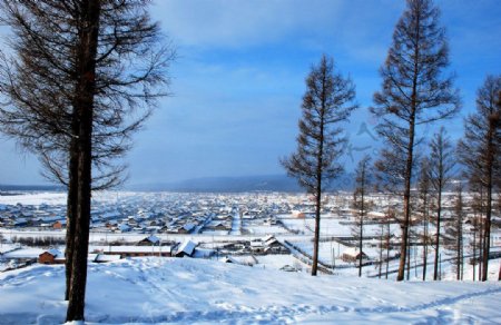 冬日远眺好里堡小镇图片