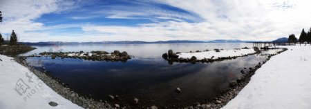 冬天湖泊全景图图片