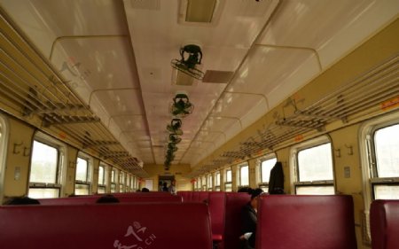 绿皮火车车厢图片