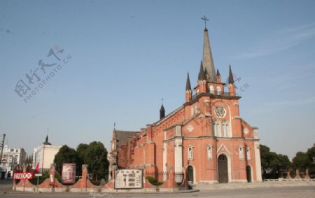 上海影视乐园内的古典红砖教堂图片