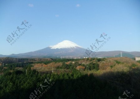 远眺富士山图片