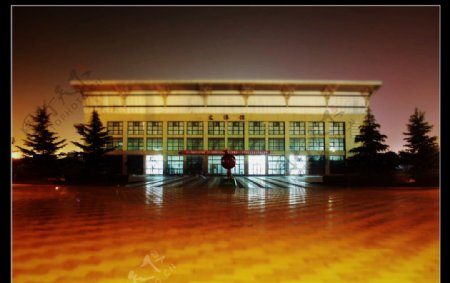 陕西科技大学文体馆夜景图片