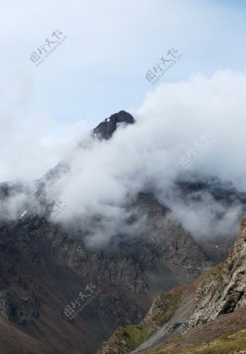 云雾山峰图片