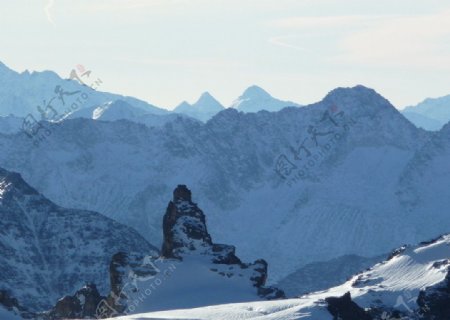 瑞士阿尔卑斯山雪景图片