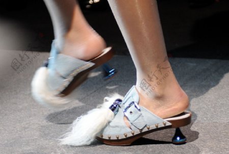 LouisVuittonSpring2010LV鞋时尚流行质感个性漂亮模特图片