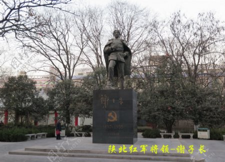红军将领谢子长雕塑图片
