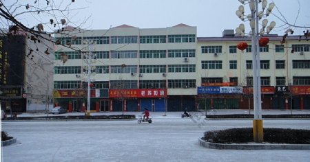 街上的薄雪图片