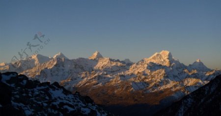 攀登雪山图片