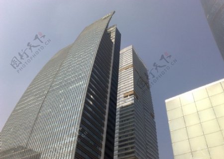 广州花城广场旁的高层建筑图片