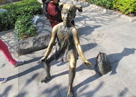 雕塑女孩图片