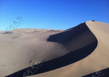 敦煌S型曲线沙漠图片