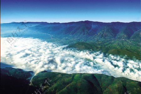 高黎贡山下的云海图片