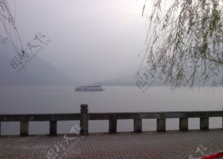 长江河面图片