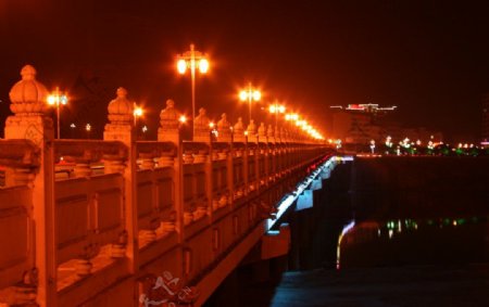 东方红大桥夜景图片