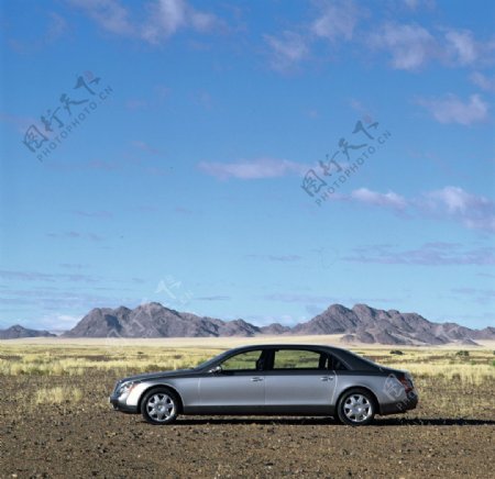沙漠迈巴赫图片