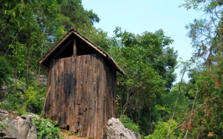 白马洞的木房子图片