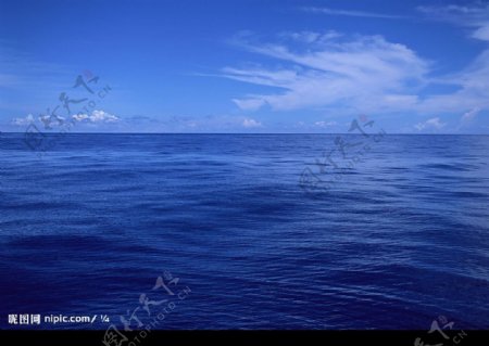 蔚蓝的海洋图片