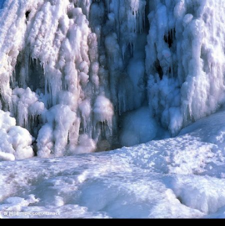 晶莹剔透的冰瀑图片