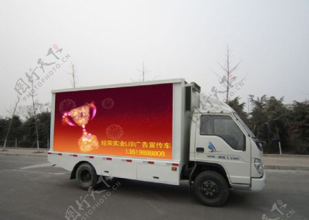 LED移动广告车图片