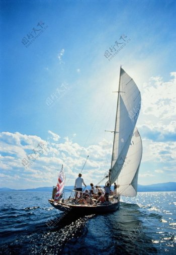 帆船航海图片