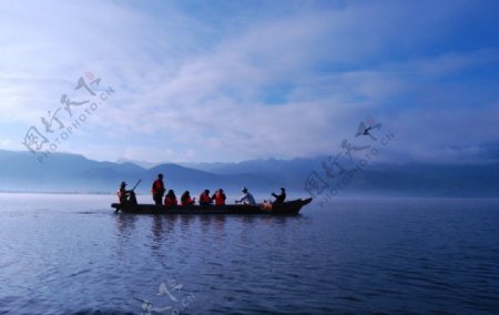 泸枯湖风景图片