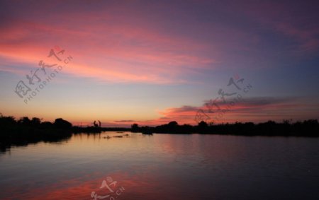 洞里萨湖日落图片