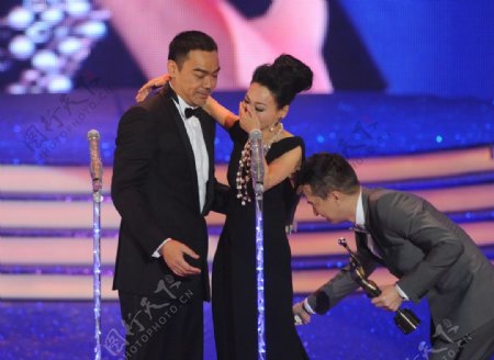 惠英红夺得第29届香港电影金像奖颁奖礼影后图片