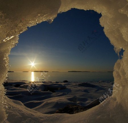 冰洞早晨图片