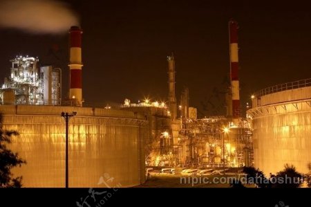 炼油厂夜景图片