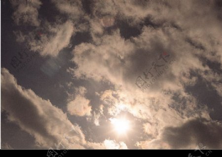 阳光云朵图片