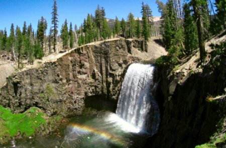 六角柱国家公园的瀑布和彩虹图片