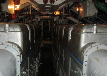 青岛海军博物馆潜艇内部图片