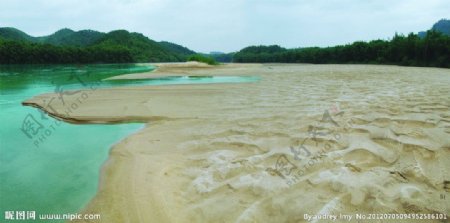 中国第一淡水沙滩图片