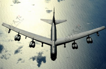B52战略轰炸机图片