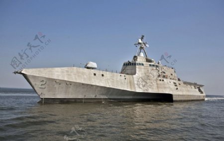 美国海军第二艘濒海战斗舰LCS2独立号侧视图图片