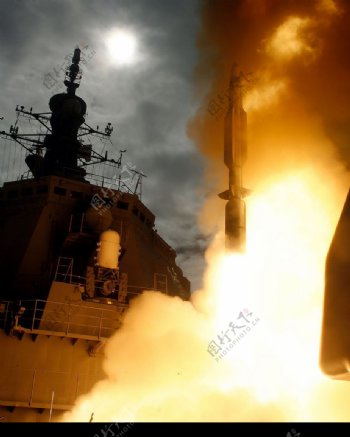 金刚级神盾舰垂直发射标准三型导弹图片