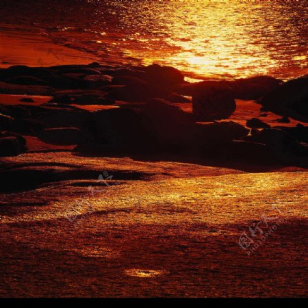 夕阳海水图片