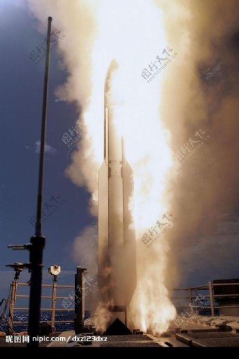美国标准导弹发射图片
